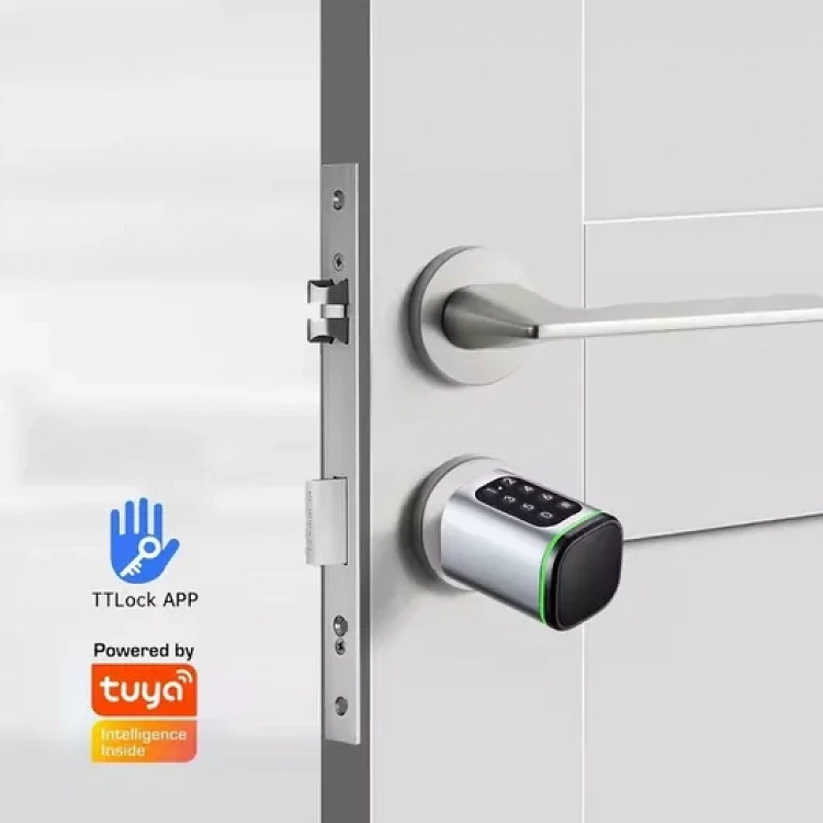 Ηλεκτρονικός κύλινδρος TTLock με πληκτρολόγιο, τοποθετημένος σε λευκή πόρτα.