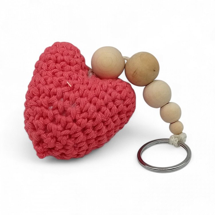 Χειροποίητο Πλεκτό Μπρελόκ Καρδιά με Ξύλινες Χάντρες