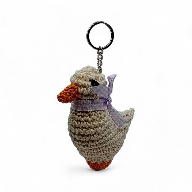 Χειροποίητο Πλεκτό Μπρελόκ Παπάκι με Μωβ Κορδέλα