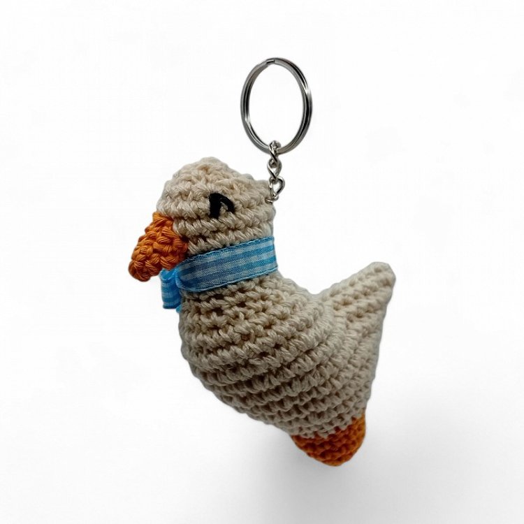 Χειροποίητο Πλεκτό Μπρελόκ Παπάκι με Μπλε Κορδέλα