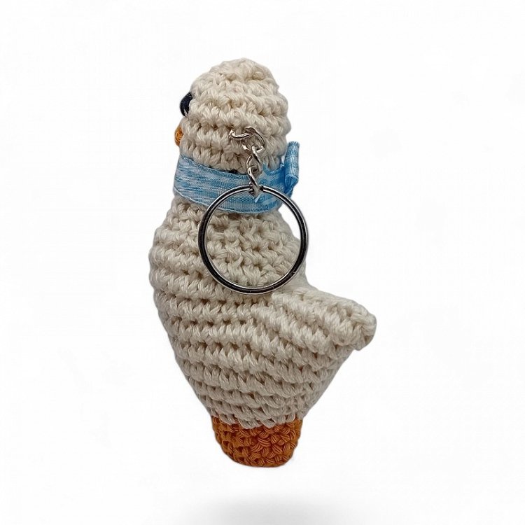 Χειροποίητο Πλεκτό Μπρελόκ Παπάκι με Μπλε Κορδέλα