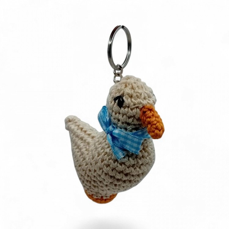 Χειροποίητο Πλεκτό Μπρελόκ Παπάκι με Μπλε Κορδέλα