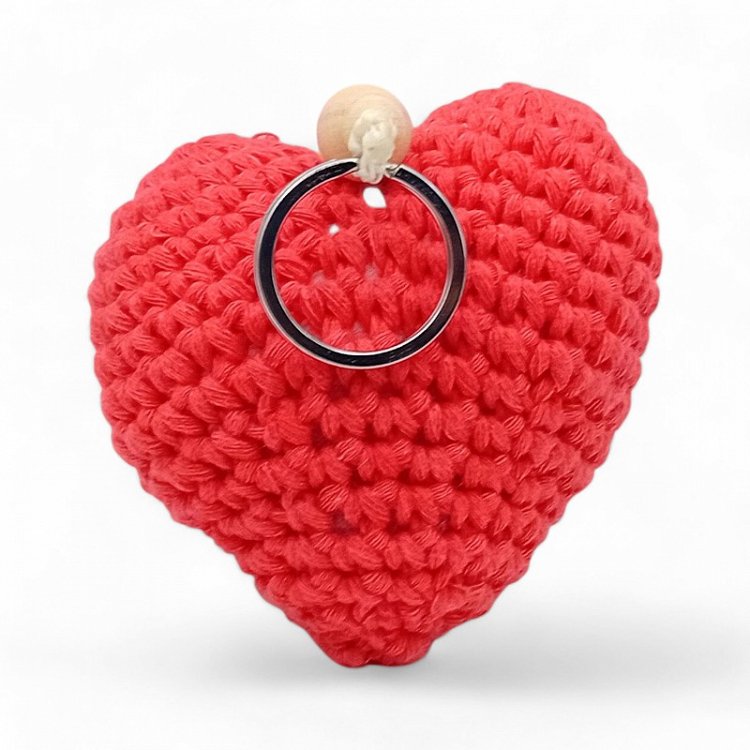 Χειροποίητο Μπρελόκ Πλεκτή Καρδιά με Ξύλινες Χάντρες