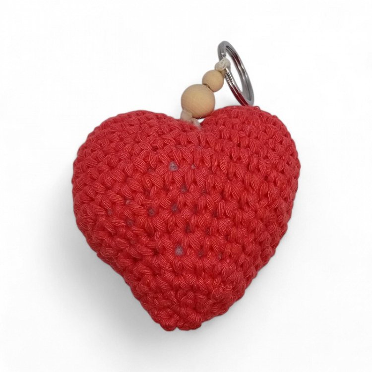 Χειροποίητο Μπρελόκ Πλεκτή Καρδιά με Ξύλινες Χάντρες