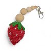 Χειροποίητο Πλεκτό Μπρελόκ Φράουλα με Ξύλινες Χάντρες